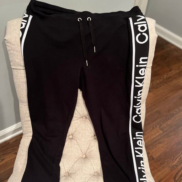Calvin Klein Women's Athletic Performance Wear - Picture 1 of 6